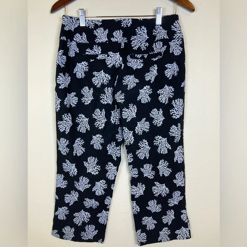 Lulu-B Black White Coral Print Capri Pants Womens Size 6 Stretch Coastal - Picture 5 of 8